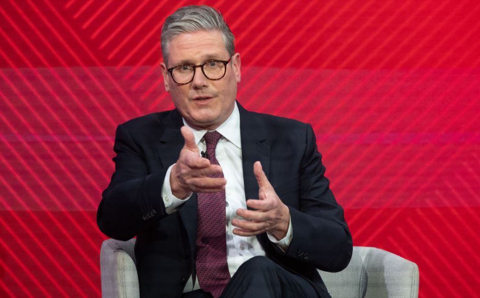 பிரித்தானியாவின் புதிய பிரதமர் – யார் இந்த கெய்ர் ஸ்டார்மர்? !