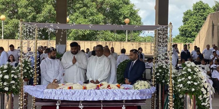 இரா.சம்பந்தனின் பூதவுடலுக்கு நாடாளுமன்றத்தில் அஞ்சலி!