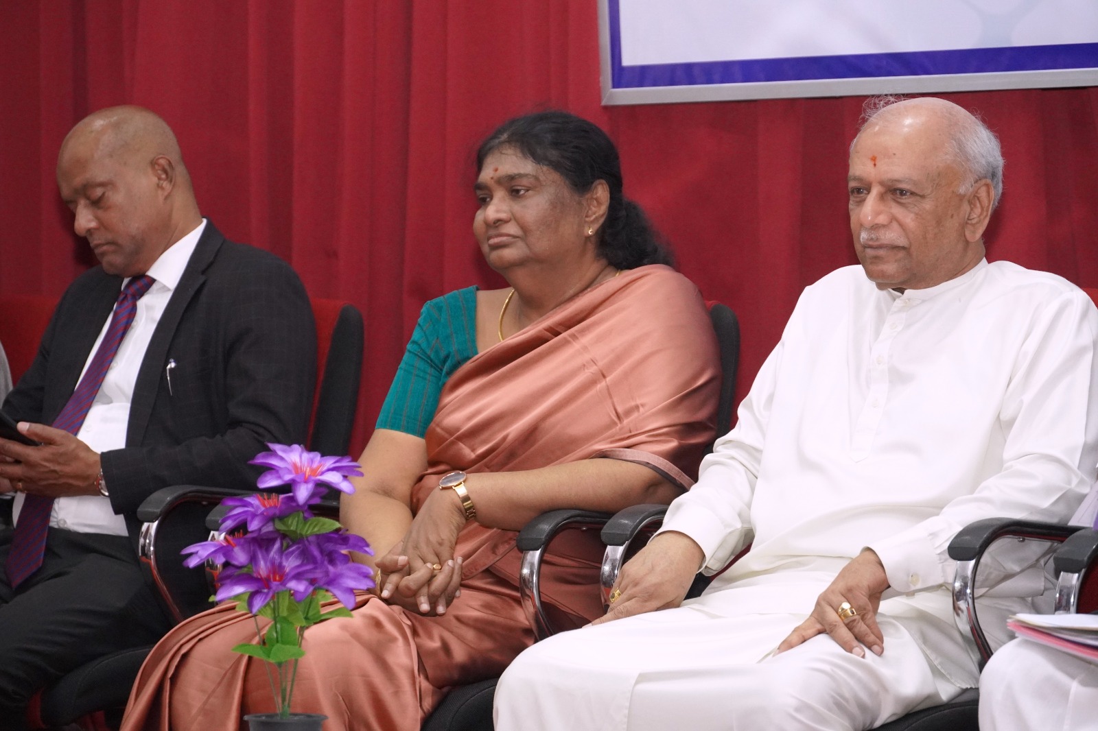 நிரந்தர நியமனங்களை பெற்றுக்கொடுக்க முதன்முதலாக ஆதரவு வழங்கியவர் வடக்கு மாகாண ஆளுநரே – பிரதமர் தெரிவிப்பு.