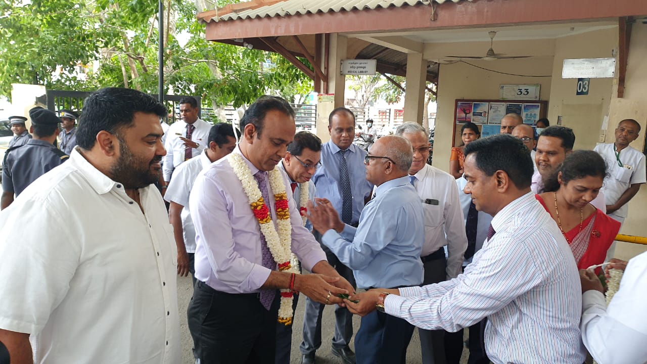 சுகாதார அமைச்சர் உள்ளிட்ட அதிகாாிகள் குழு யாழிற்கு விஜயம்!