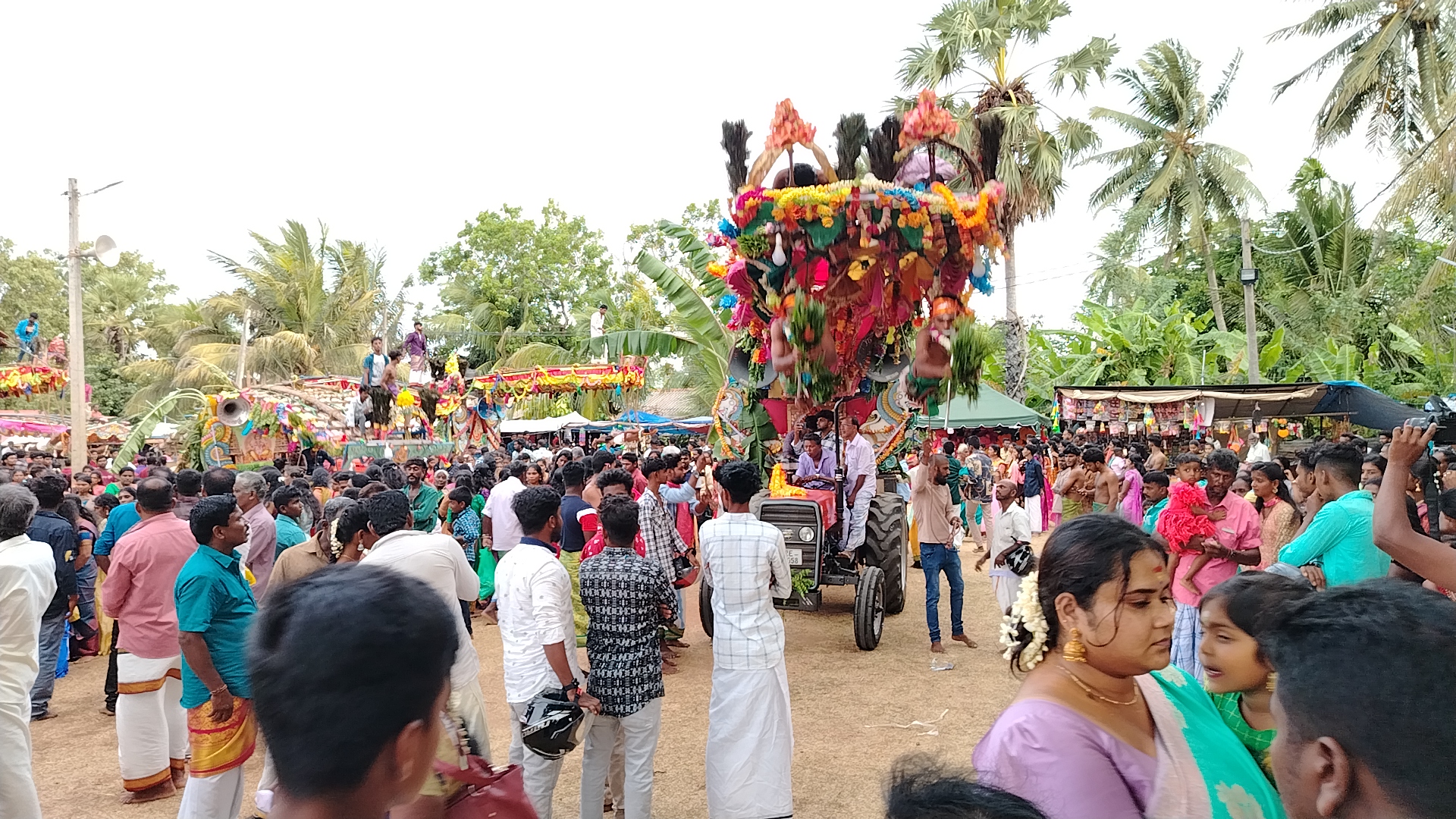 பக்தா்கள் புடைசூழ இடம்பெற்ற ஒட்டுசுட்டான் தான்தோன்றி ஈஸ்வரர் ஆலயத்தின் தேர்த்திருவிழா!