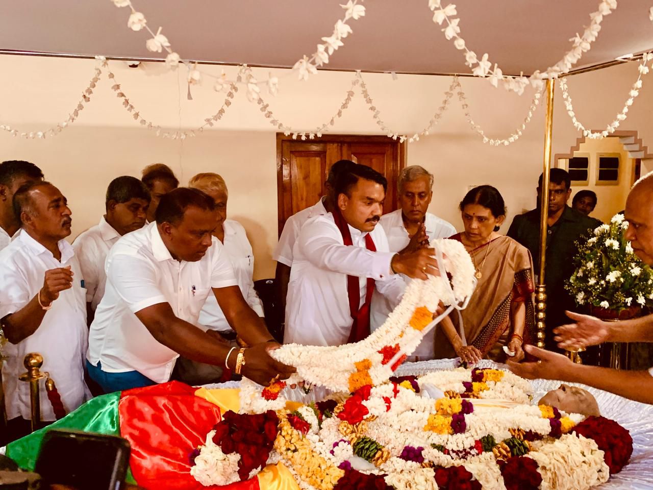 அக்கினியுடன் சங்கமமாகும் சம்பந்தனின் பூதவுடல் – தமிழா் தாயகமெங்கும் சோக அலை!