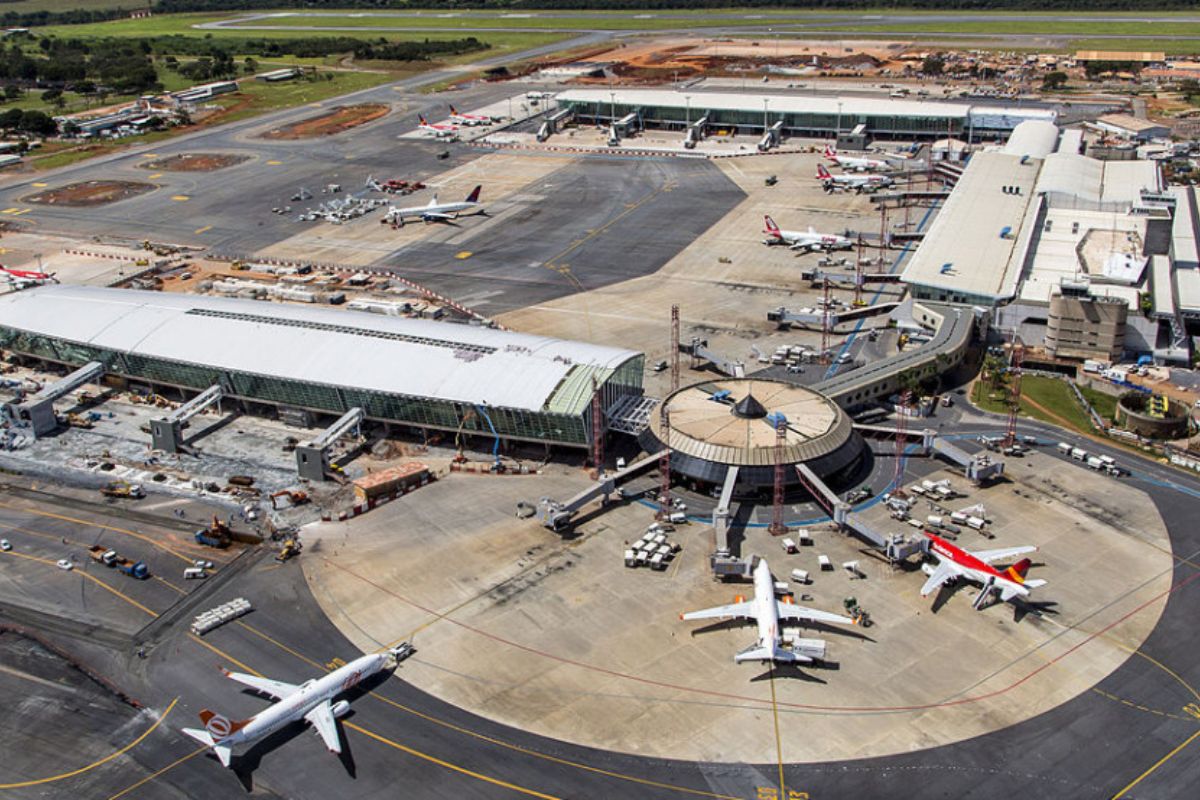 சர்வதேச ரீதியில் முடங்கியது – கணினிகளின் செயற்பாடு – விமானச் சேவைகள் ஸ்தம்பிதம்.!