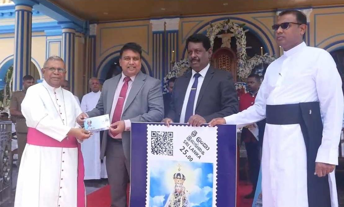 மன்னார்-மடுமாதா  நினைவுத்  தபால் முத்திரை வெளியீடு