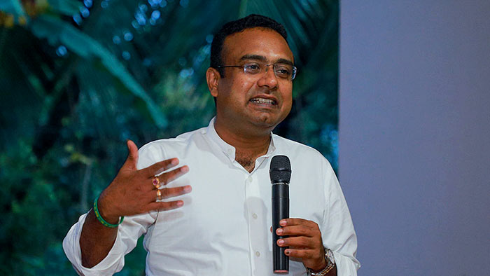 யுத்த காலத்தில் கூட பாடசாலைகள் மூடப்படவில்லை – மனுஷ நாணயக்கார