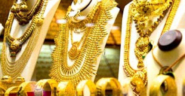 கொரோனா அச்சுறுத்தல்: யாழ்ப்பாணத்தில் இரண்டு நகைக் கடைகள் மூடப்பட்டன