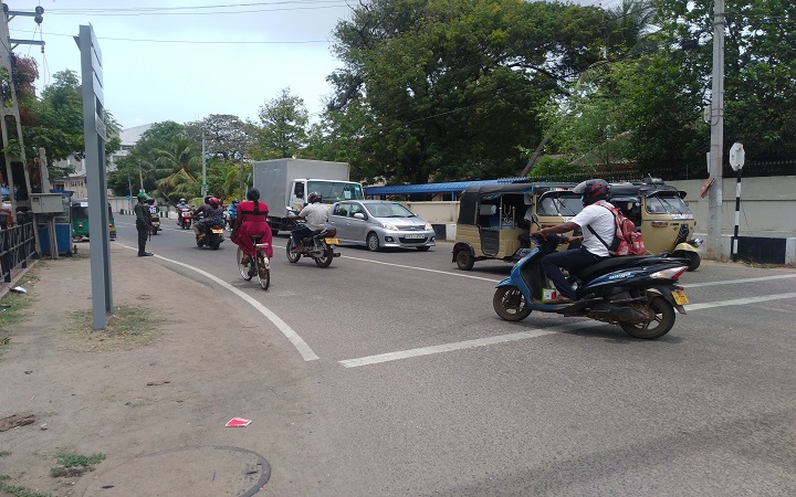 யாழ். நகரில் அதிகளவில் மக்கள் நடமாட்டம்!