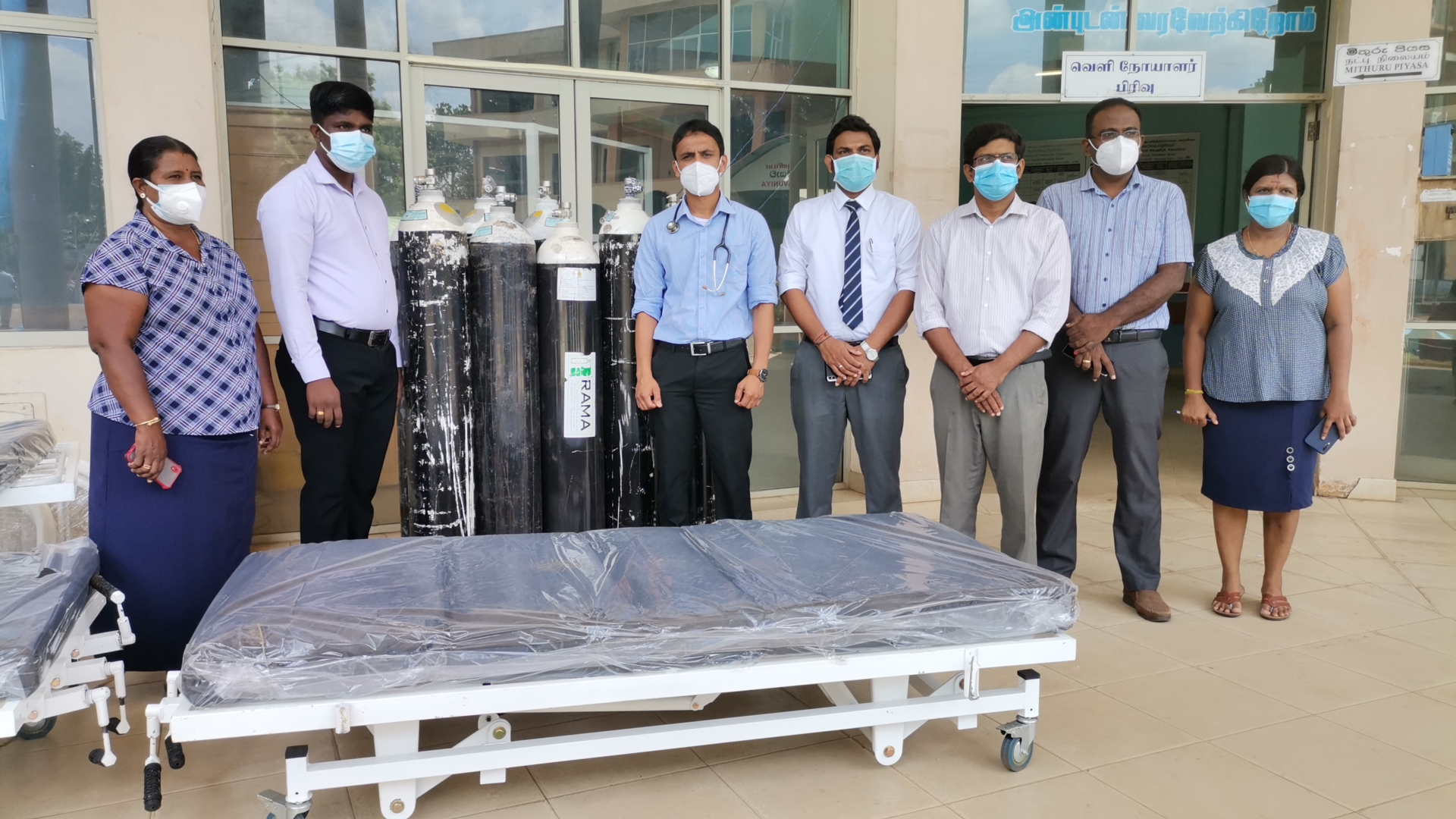 வவுனியா  வைத்தியசாலைக்கு மருத்துவ உபகரணங்கள் கையளிப்பு!