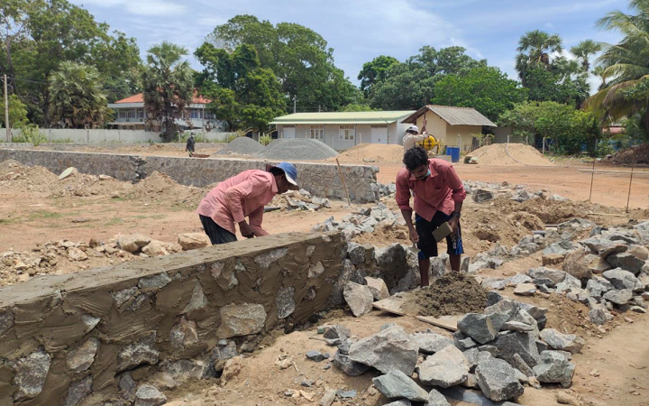 கிளிநொச்சி பேருந்து நிலைய வளாகத்தில் அத்துமீறி கடை அமைக்க முயற்சி