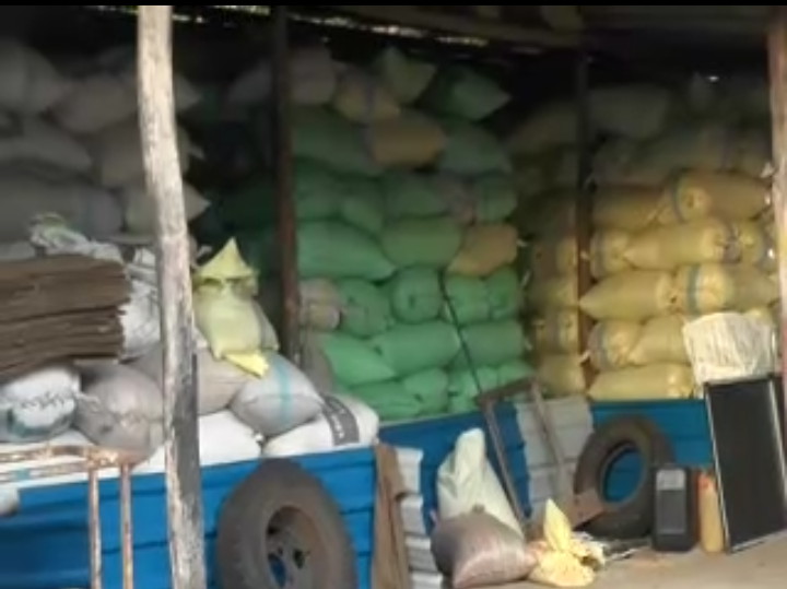 45 ஆயிரம் தொன் நெல் மூடைகளை பதுக்கி வைத்திருந்த களஞ்சியசாலைகளுக்கு சீல்