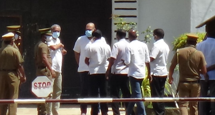 அனுராதபுரம் சிறைச்சாலையிலுள்ள அரசியல் கைதிகளை சந்தித்தார் சுமந்திரன்