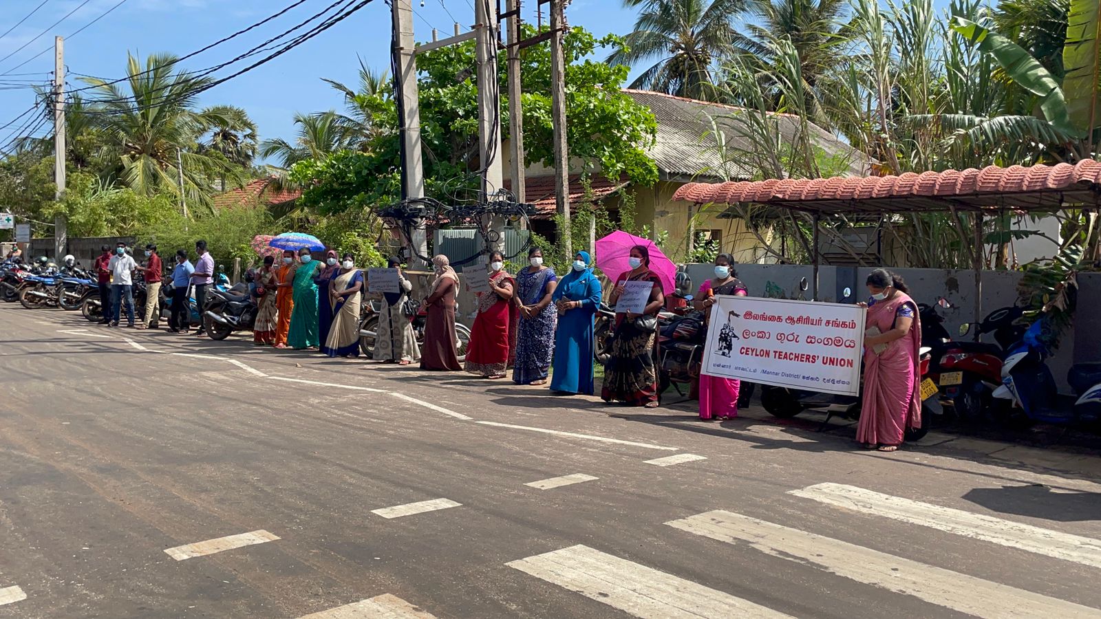 மன்னார் மாவட்டத்திலும் ஆசிரியர்கள் போராட்டம்!