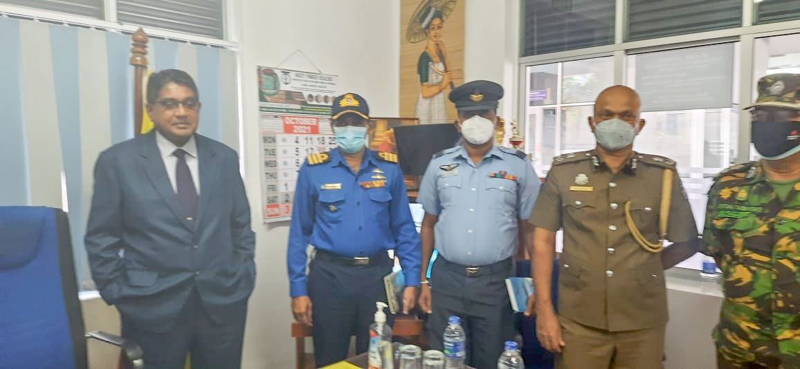 முப்படை மற்றும் பொலிஸாரை சந்தித்த வடக்கு ஆளுநர்!