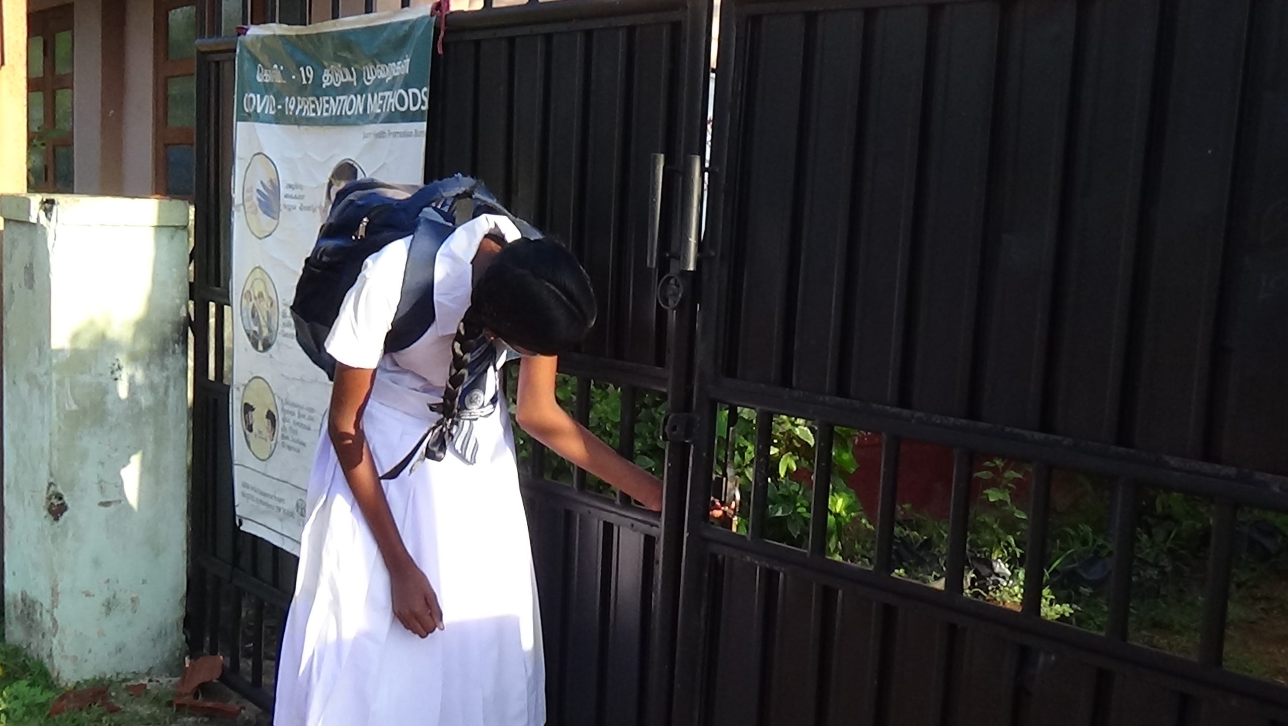 ஆசிரியர் போராட்டத்தால் வவுனியாவில் பூட்டப்பட்டுள்ள பாடசாலைகள்!