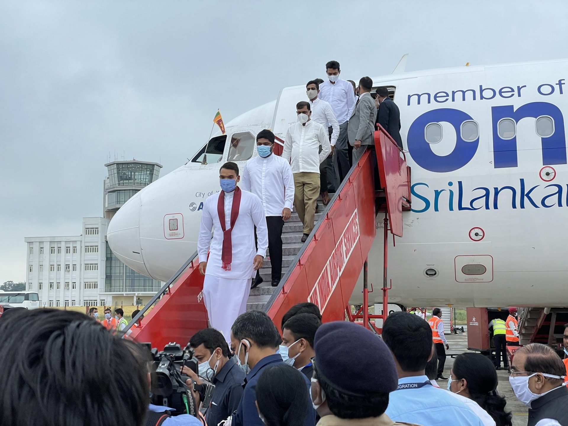 UPDATE – குஷிநகரில் தரையிரங்கியது இலங்கையில் இருந்து சென்ற முதல் விமானம்!