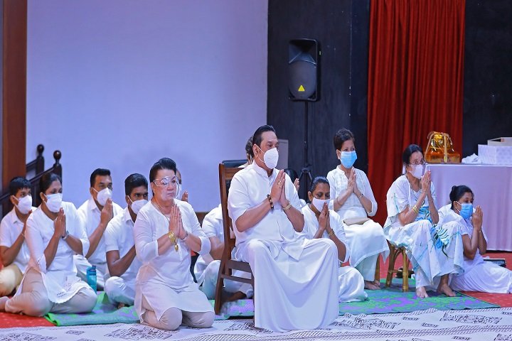 215ஆவது ‘அமாதம் சிசிலச’ தர்ம உபதேச நிகழ்வில் பிரதமர் பங்கேற்பு!