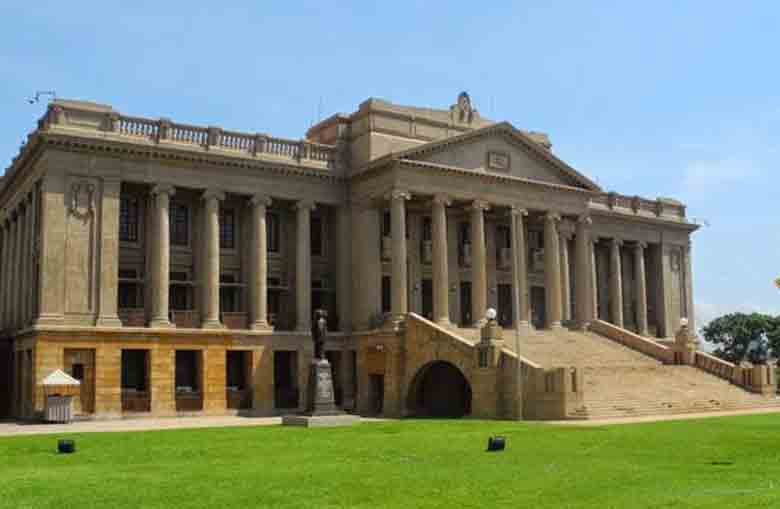 ஜனாதிபதி செயலகத்திற்குள்ளும் ஆர்ப்பாட்டக்காரர்கள்!!