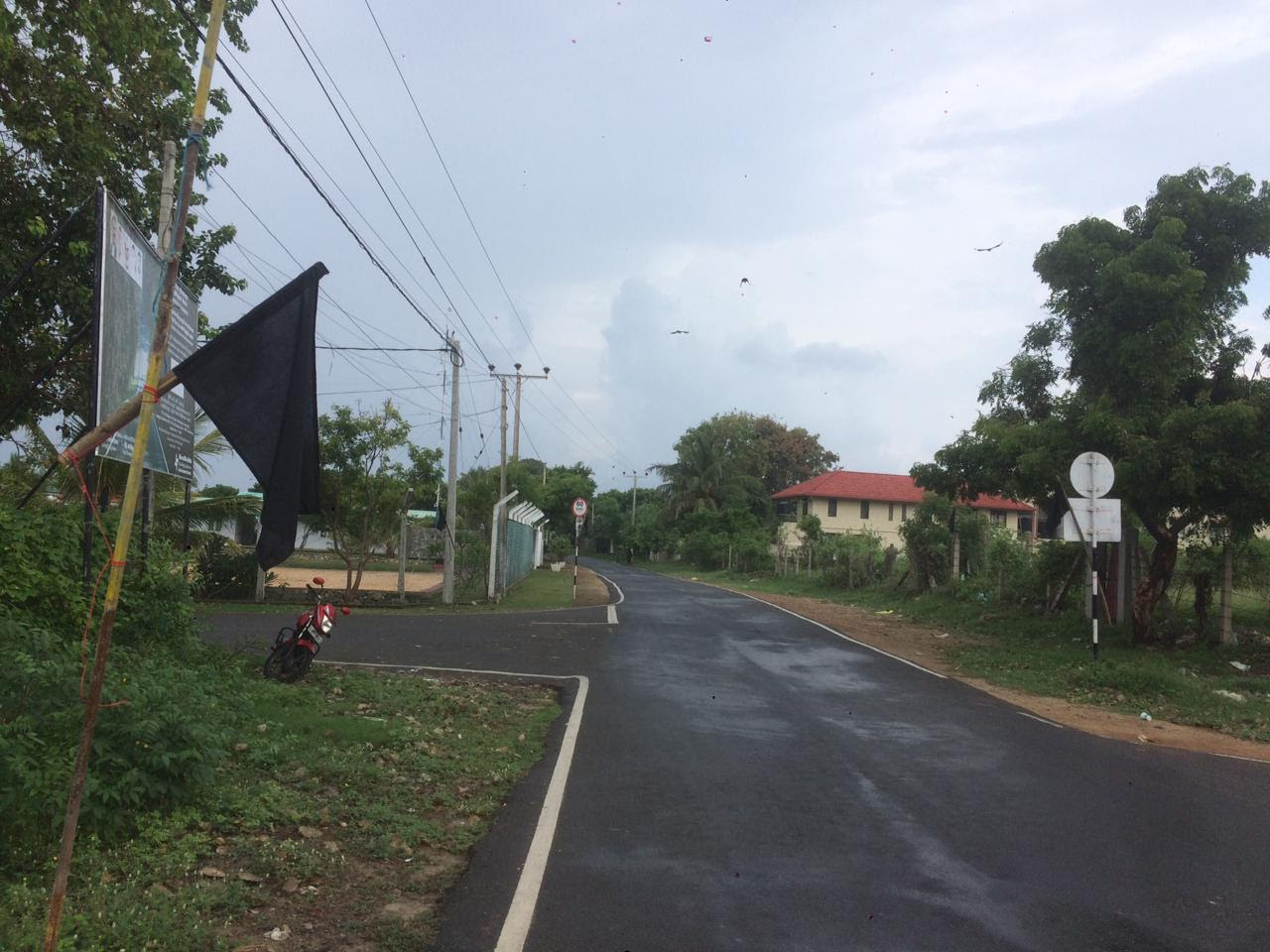 உள்ளூர் இழுவை மடி தொழில் தடைக்கு எதிர்ப்பு தெரிவித்து குருநகரில் ஹர்த்தால் அனுஷ்டிப்பு!