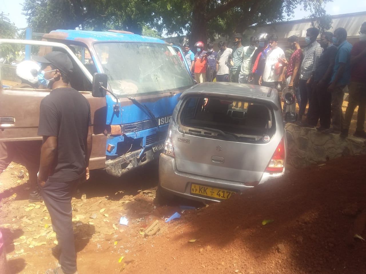 கிளிநொச்சியில் இடம்பெற்ற விபத்தில் இருவர் காயம்!