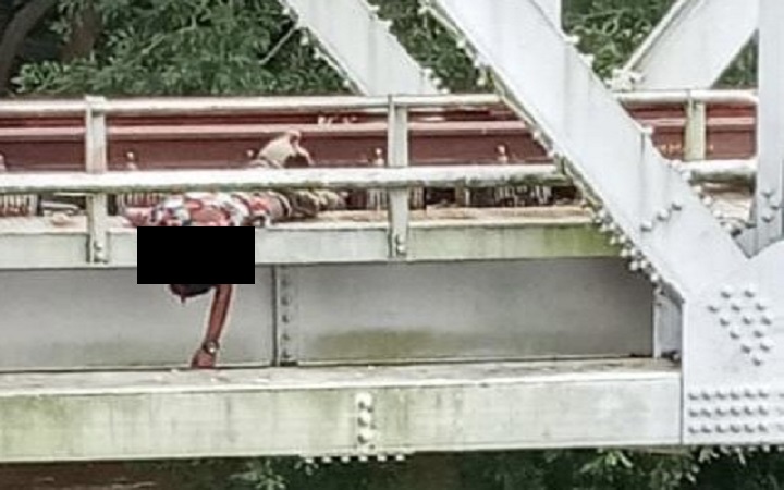 செல்பி எடுக்கச் சென்ற இளைஞர் ரயிலில் மோதி உயிரிழப்பு!