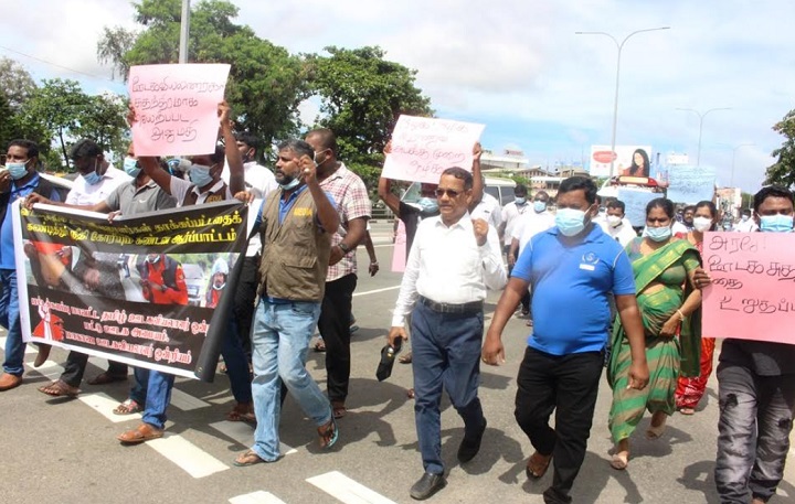 ஊடகவியலாளர்கள் தாக்கப்பட்டமையினை கண்டித்து மட்டக்களப்பில் கண்டன ஆர்ப்பாட்டம்