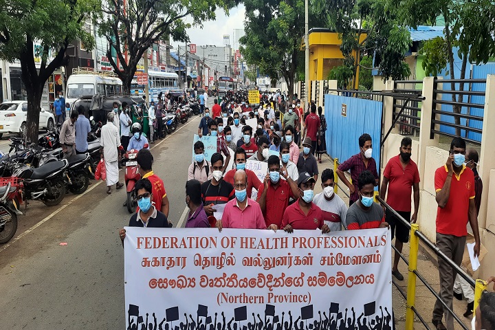 சுகாதார தொழிற்சங்க கூட்டமைப்பு  யாழில் போராட்டம்!