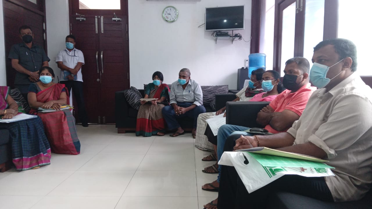 மாதகல் காணி உரிமையாளர்களை சந்தித்த ஆளுநர்!