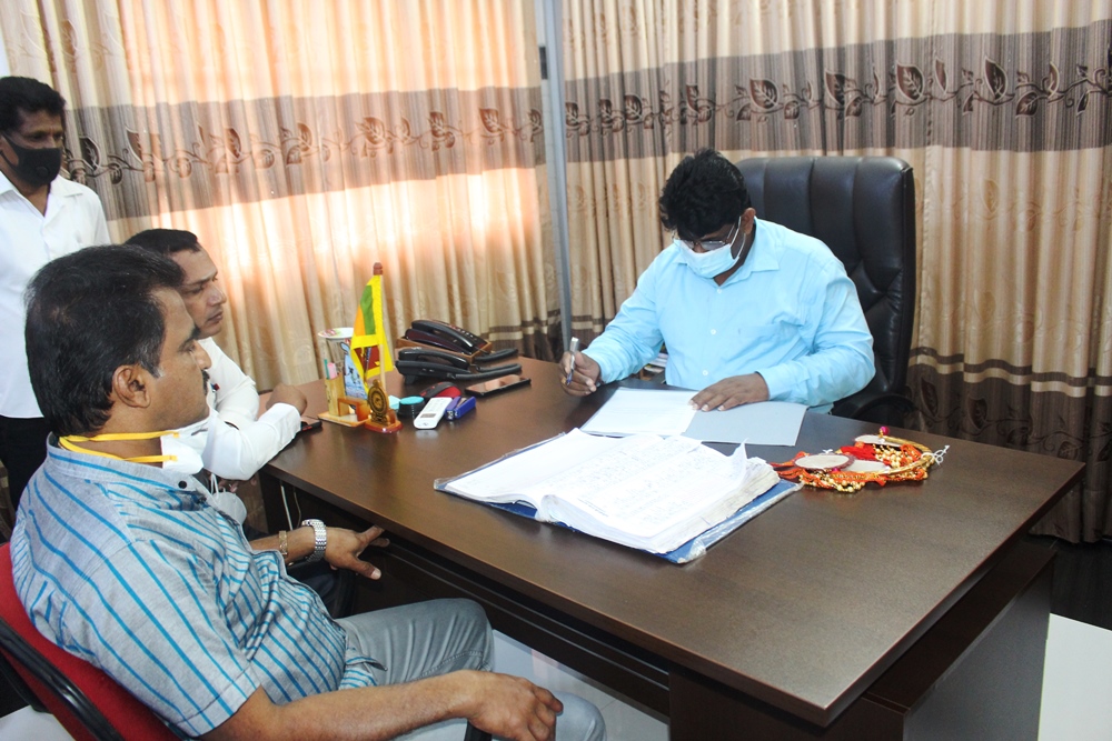 மட்டக்களப்பு மாநகரசபையின் புதிய ஆணையாளர் கடமைகளை பொறுப்பேற்றார்!