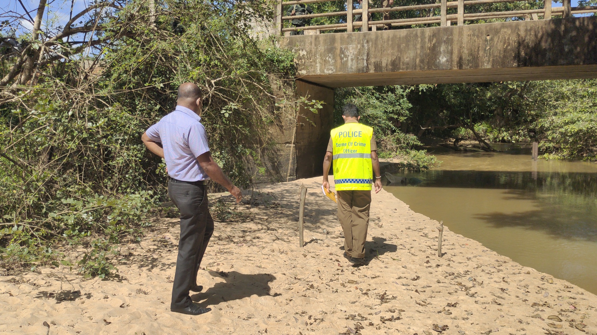 கிளிநொச்சியில் லண்டனிலிருந்து திரும்பிய பெண் சடலமாக  கண்டெடுப்பு!