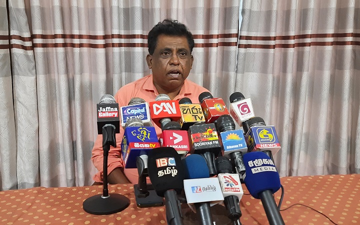 பிரபாகரனின் கல்வி அறிவைப் பற்றி கதைக்கும் பொன்சேகாவிற்கு சஜித்தின் படிப்பறிவு தொடர்பாக தெரியுமா? – சிவாஜி கேள்வி