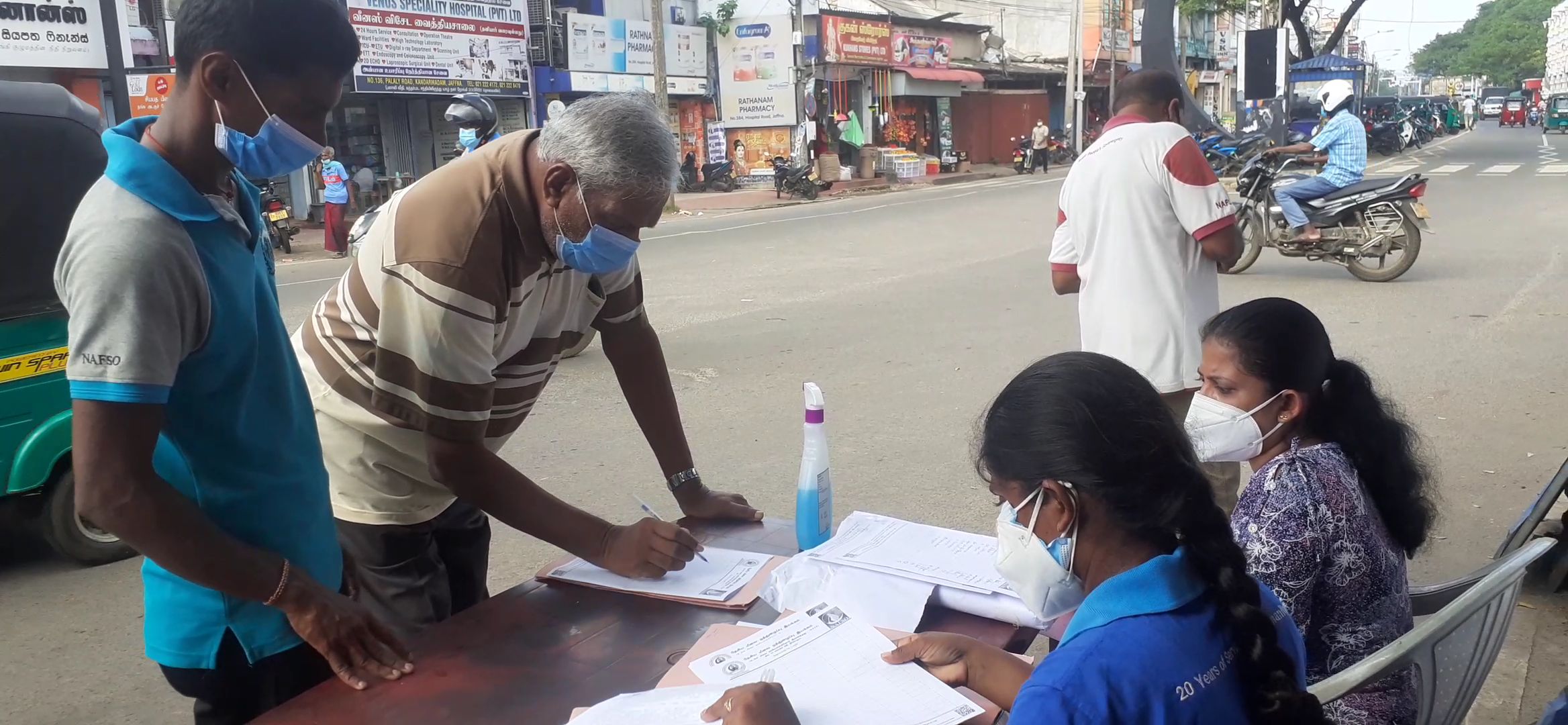 மீனவர்களின் பிரச்சினைகளுக்கு தீர்வு கோரி யாழில் கையெழுத்து வேட்டை!