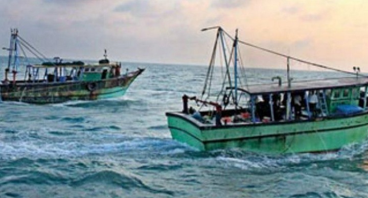 இந்திய இழுவைப்படகுகளின் அத்து மீறிய வருகைக்கு எதிராக மன்னாரில் கையெழுத்து வேட்டை