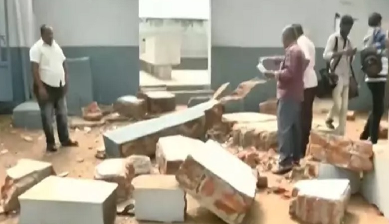 நெல்லையில் பாடசாலை சுவர் இடிந்து விழுந்ததில் இரு மாணவர்கள் உயிரிழப்பு!