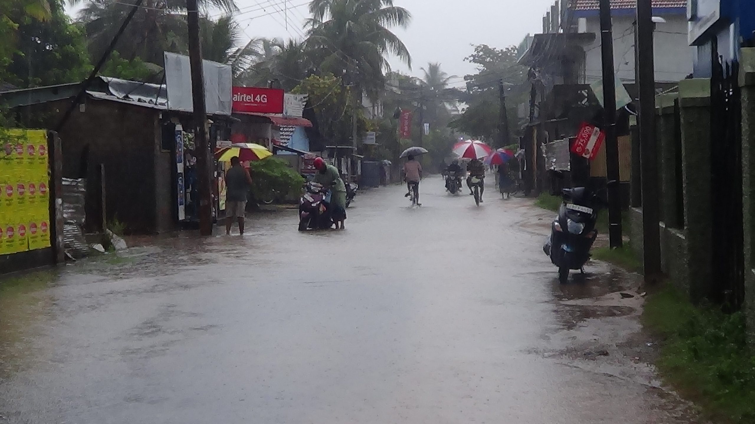மட்டக்களப்பு மாவட்டத்தில் தொடரும் மழை – தாழ் நிலங்கள் வெள்ளத்தில் மூழ்கும் அபாயம்!