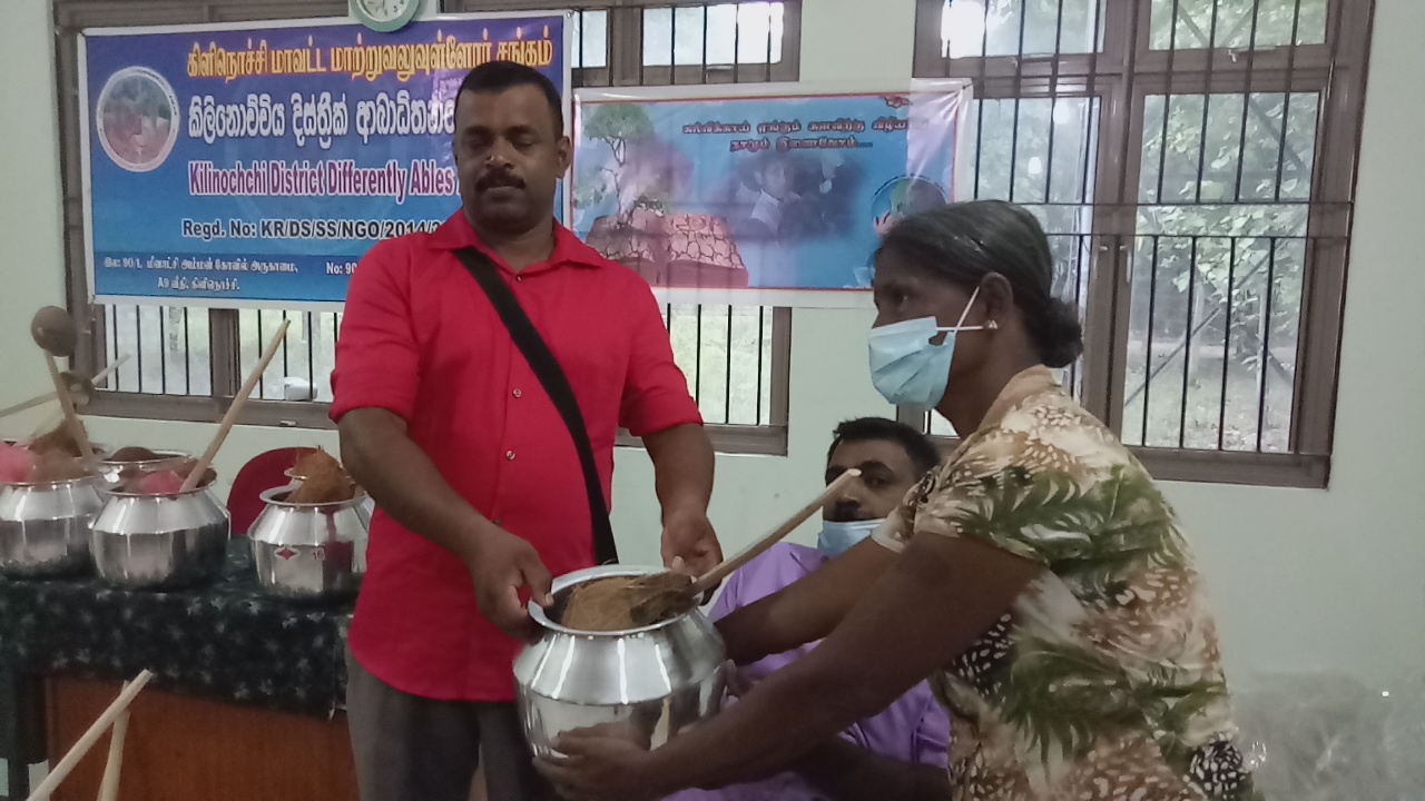 கிளிநொச்சியில் 50 குடும்பங்களுக்கான பொங்கல் பொருட்கள் வழங்கி வைக்கப்பட்டுள்ளது