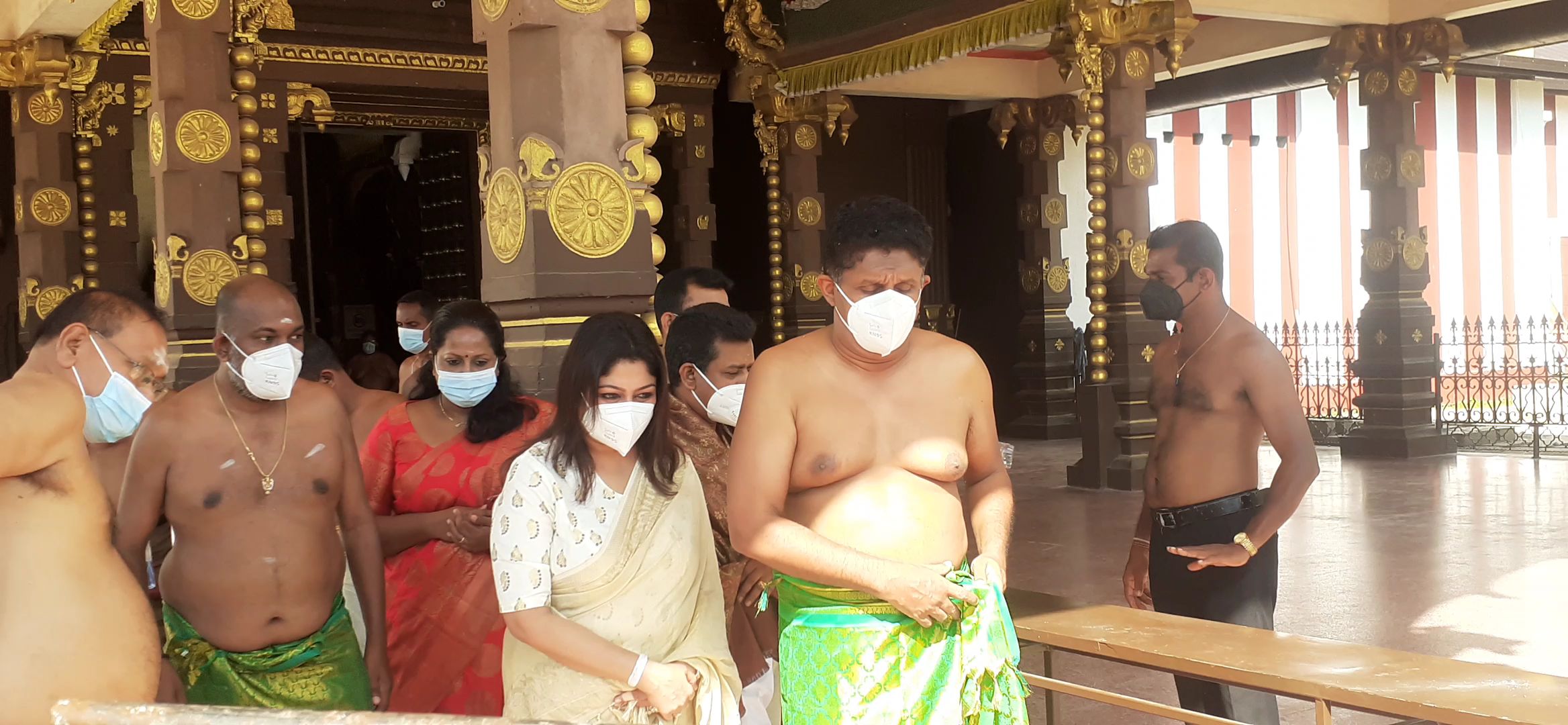 சஜித் பிரேமதாச நல்லூர் கந்தசுவாமி  ஆலயத்தில் வழிபாடு!