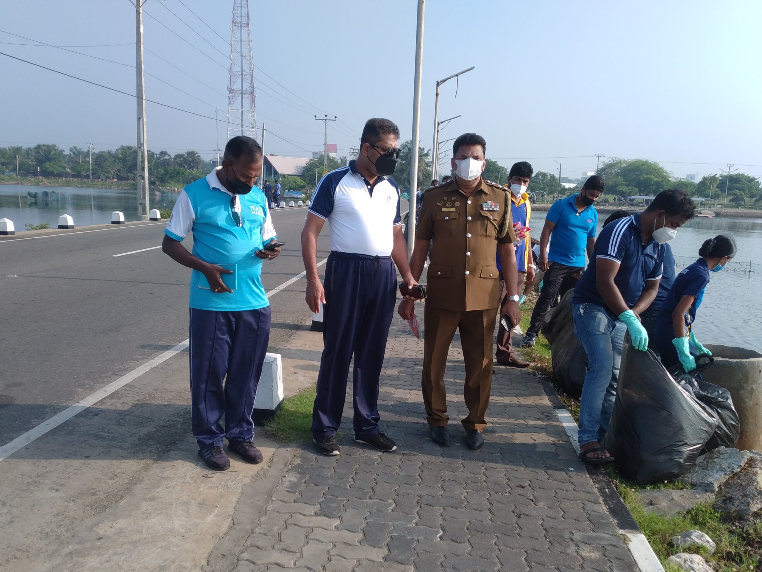 யாழ்ப்பான பொலிசாரினால் சிரமதான பணி முன்னெடுப்பு !