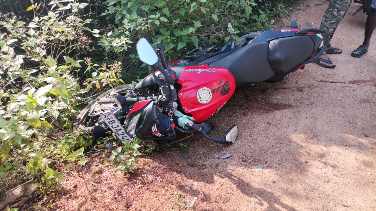 வவுனியா – கணேசபுரத்தில் இடம்பெற்ற விபத்தில் இளைஞர் உயிரிழப்பு!