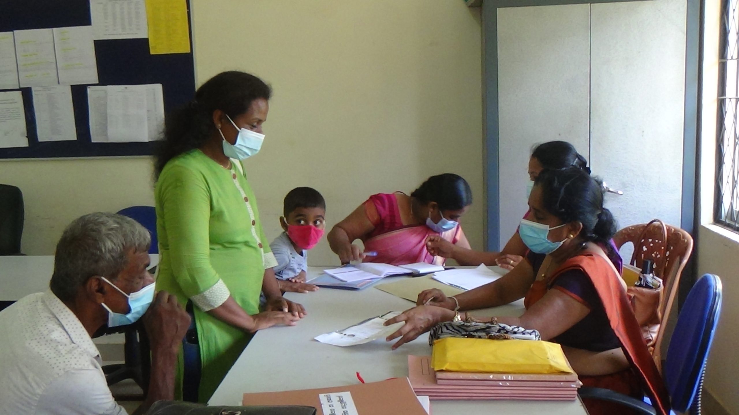 வவுனியாவில் அரச திணைக்களங்களின் நடமாடும் சேவை ஆரம்பம்!