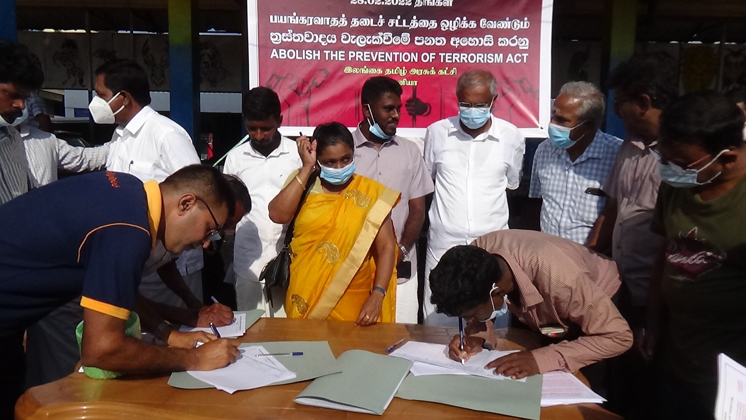 வவுனியாவில் பயங்கரவாத தடைச்சட்டத்திற்கு எதிராக போராட்டம்!