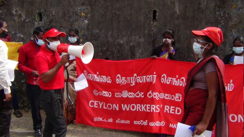 ஹட்டன் தொழில் திணைக்களத்திற்கு முன்பாக தொழிலாளர்கள் ஆர்ப்பாட்டம்!