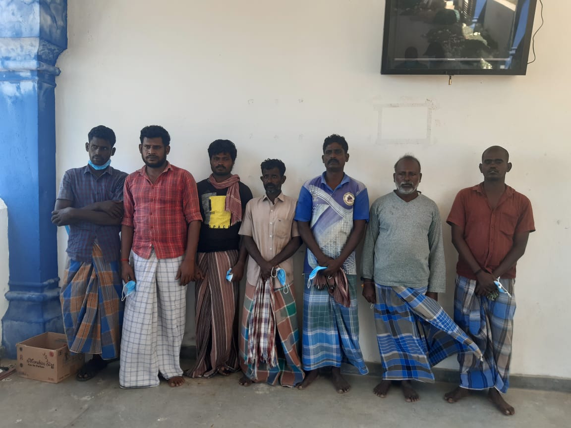 இலங்கை கடற்பரப்புக்குள் அத்துமீறி மீன்பிடியில் ஈடுபட்ட இந்திய மீனவர்கள் 11 பேர் கைது!