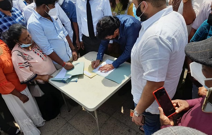 பயங்கரவாத தடைச் சட்டத்தை நீக்குமாறு வலியுறுத்தி கொழும்பில் கையெழுத்து போராட்டம் !