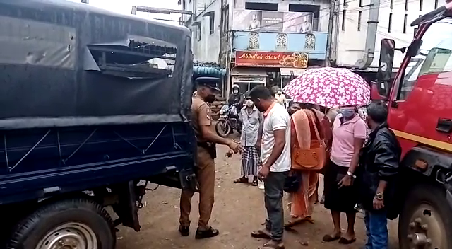 வவுனியா சதொச விற்பனை நிலையத்தில் வாடிக்கையாளர் மீது தாக்குதல்!