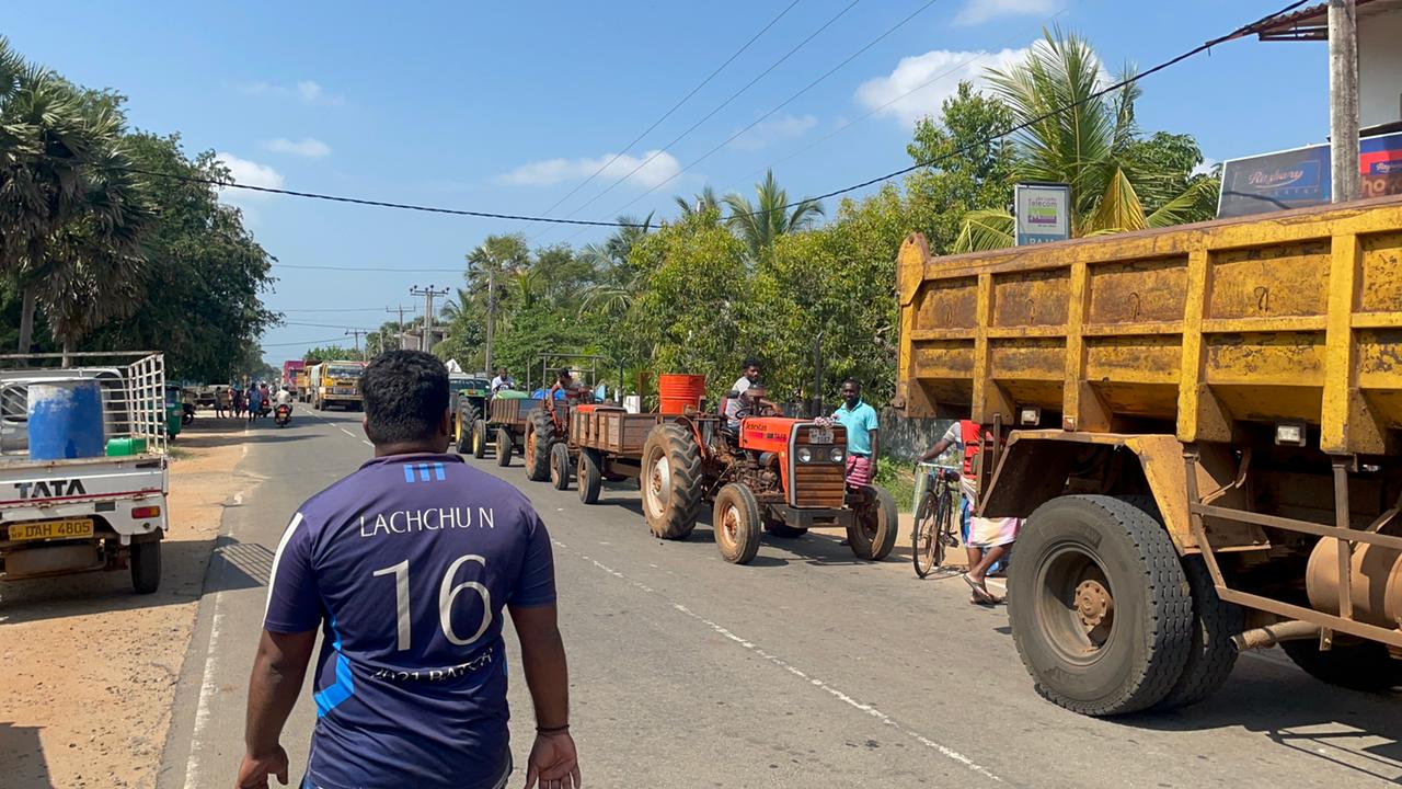 மன்னார் மாவட்டத்தில் நெல் அறுவடை இயந்திரங்களுக்கு டீசல் இன்மையால் விவசாயிகள் பாதிப்பு!