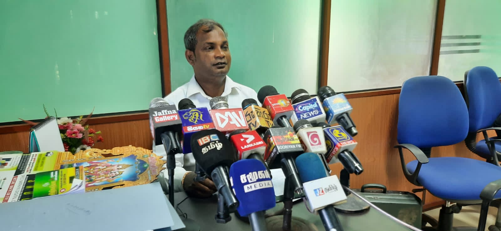 காணி சுவீகரிப்பு தொடர்பான கடிதங்களை வாபஸ் பெறுங்கள் – சோ.சுகிர்தன்