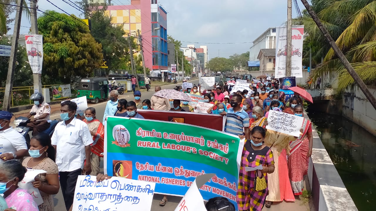 யாழ். நகரில் பல்வேறு கோரிக்கைகளை முன்வைத்து கவனயீர்ப்பு பேரணி!