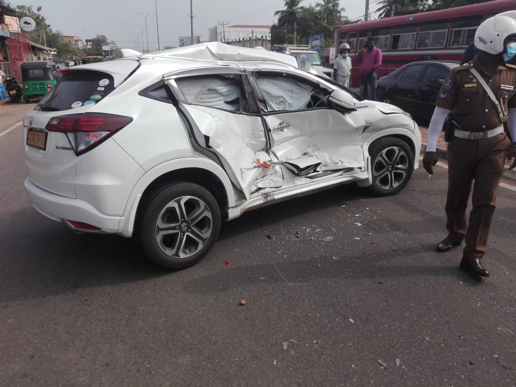 கிளிநொச்சி நகரின் ஏ 9 வீதியில் பாரிய விபத்து!