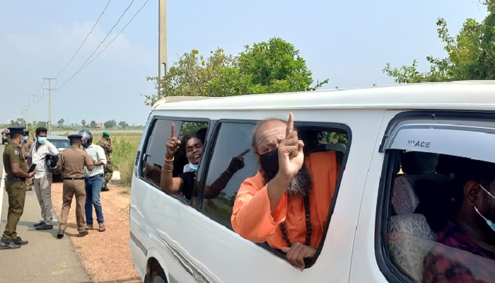 மற்றுமொரு இடத்தில் தடையை ஏற்படுத்திய பொலிஸார்!!