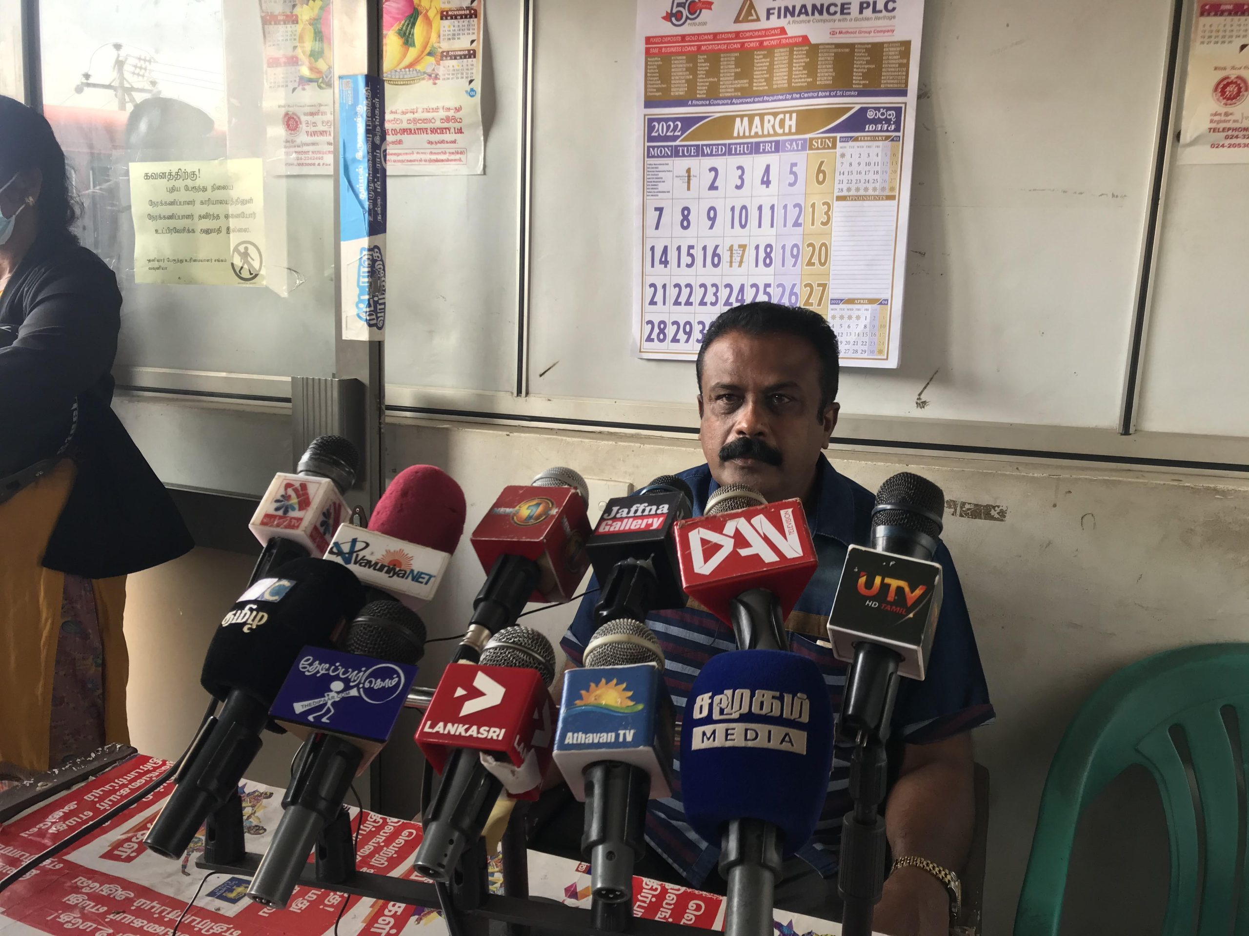 பயணிகள் பேருந்து சேவைகளை மட்டுப்படுத்த வவுனியா தனியார் பேருந்து உரிமையாளர்கள் தீர்மானம்!